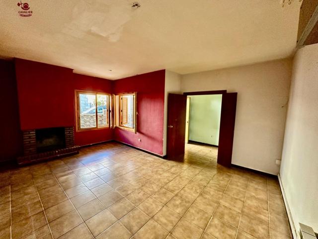 Piso de 90m2 para reformar en planta baja con 3 dormitorios, 2 baños y 3 patios. photo 0