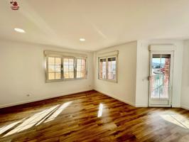 Piso de 124m2 COMPLETAMENTE REFORMADO con 3 dormitorios, 2 baños y terraza ¡¡ PARA ENTRAR A VIVIR ¡¡ photo 0