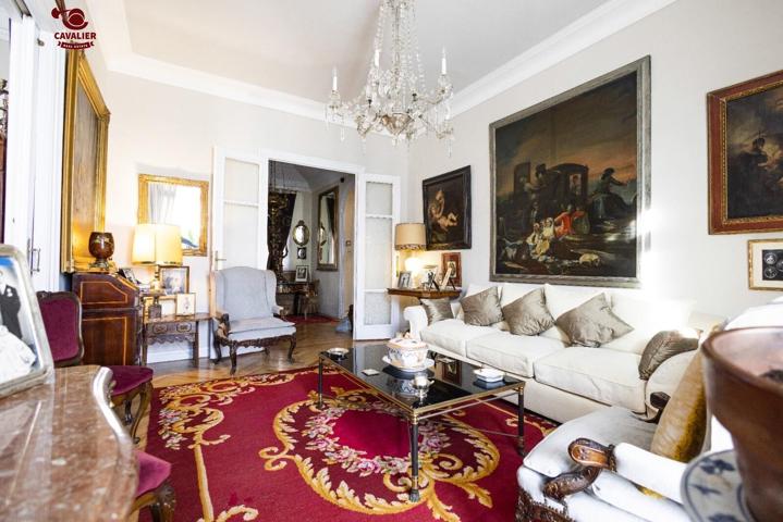 Espectacular piso de 281m2 para reforma integral con preciosos balcones, 5 dormitorios y 4 baños en elegante y señorial edificio de principios del siglo XX photo 0
