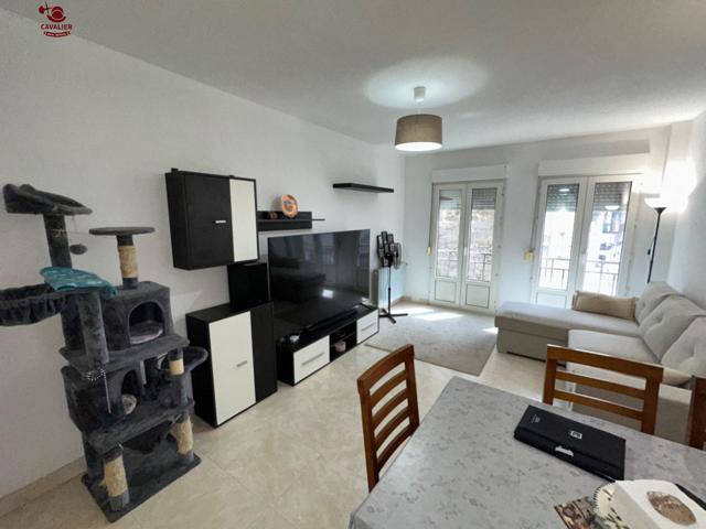 Piso de 74m2, 2 Dormitorios y 1 baño con amplio patio o terraza de 50m2 y plaza de garaje. Situado en la mejor zona de El Espinar photo 0