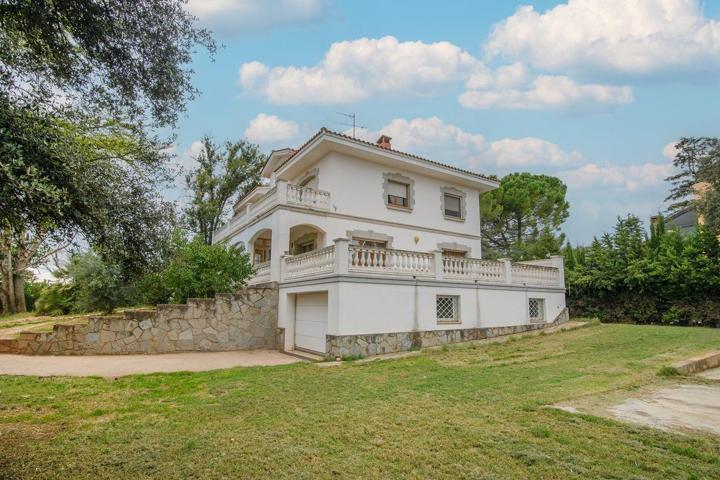 CASA EN VENTA EN URB. PINEDA DE BAGES photo 0