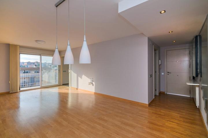 Dúplex familiar en venta con terraza privada y 4 dormitorios photo 0