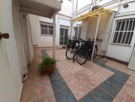 Presentamos 2 casas unidas en la mejor zona de burjasot. photo 0