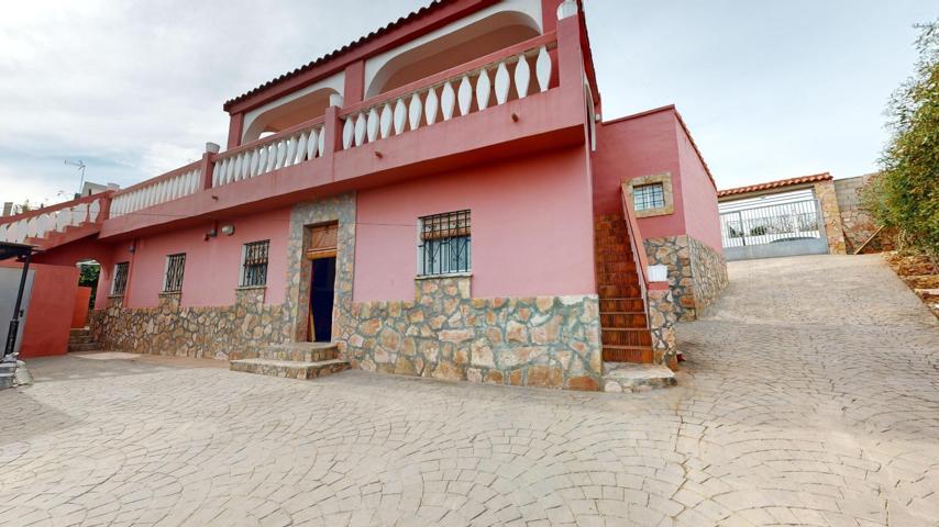 MAGNIFICO CHALET URBANO EN BALCON DE MONTROY photo 0