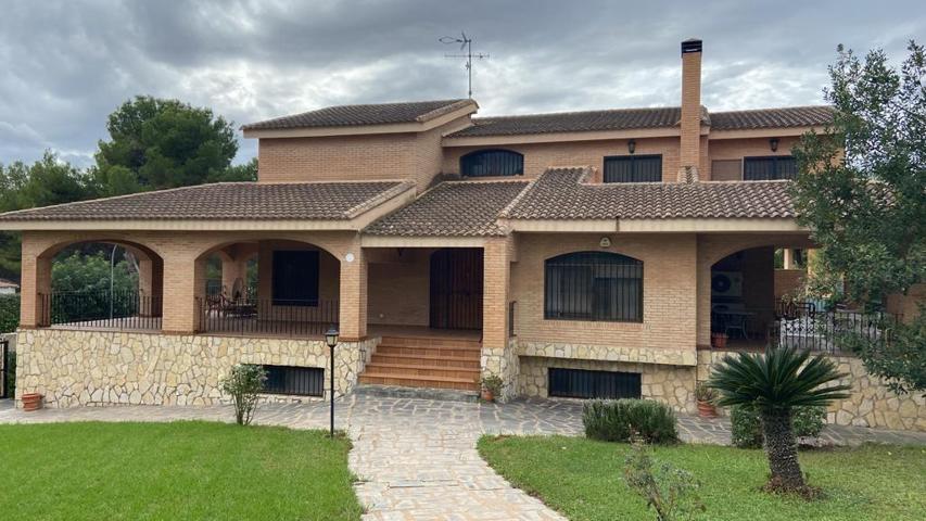 Hermoso Chalet en Venta en Ribaroja de Turia - Urbanización Montalcedo photo 0