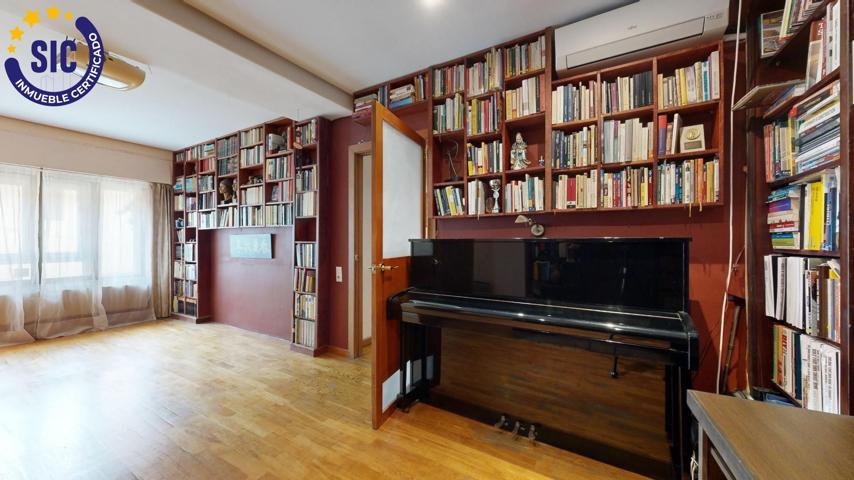 Vivienda con vistas únicas a las Torres de Serranos – para renovar a tu estilo photo 0