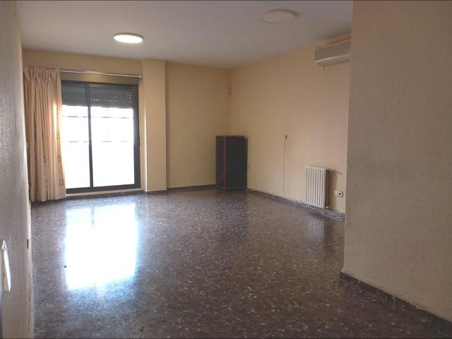 Se vende piso en Arrancapins , interior a patio de manzanas de 3 habitaciones y 2 baños, photo 0