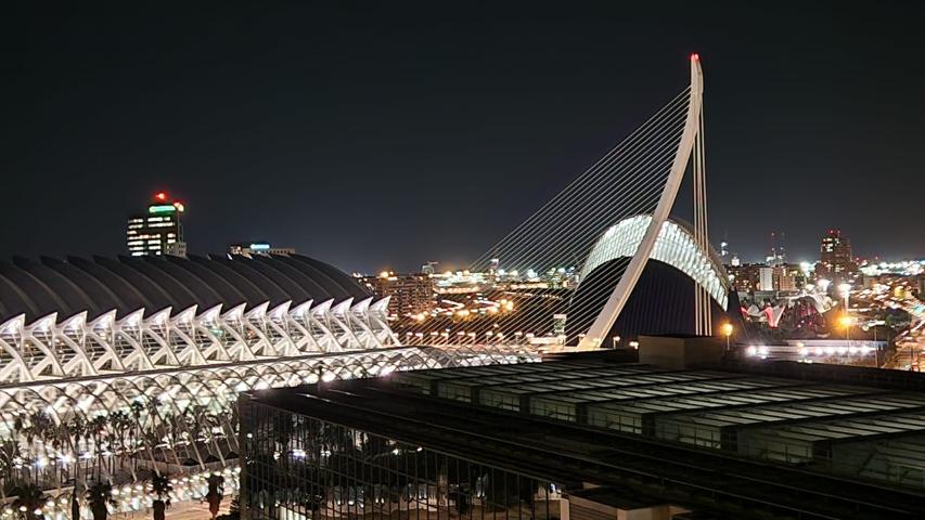 EXCELENTE VIVIENDA EN CIUDAD DE LAS CIENCAS CON VISTAS ESPECTACULARES photo 0