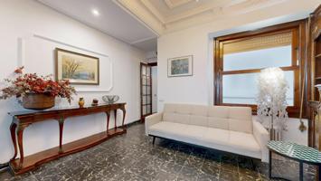 ¡Oportunidad única! Piso de lujo en alquiler en el corazón de Valencia photo 0