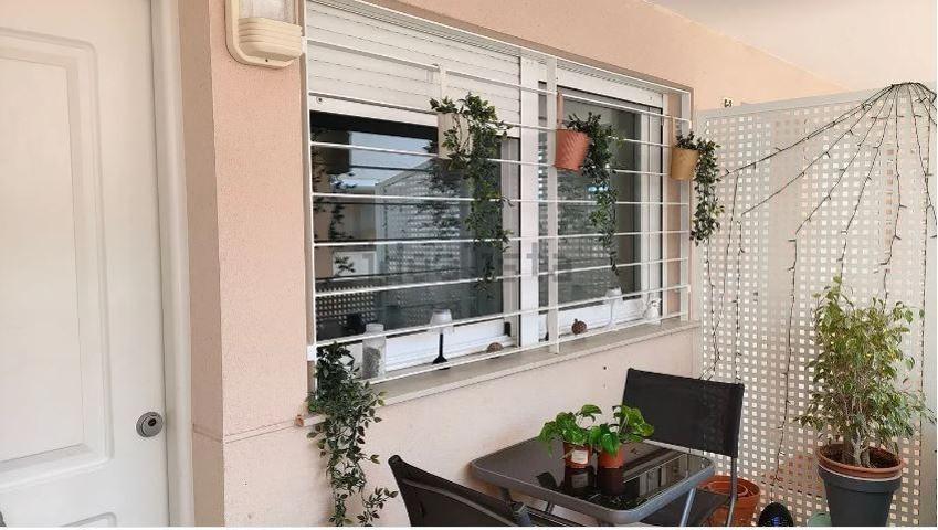 Este luminoso apartamento es una oportunidad única photo 0