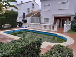 ¡Te presentamos este espectacular y exclusivo chalet en venta en San Antonio de Benageber photo 0