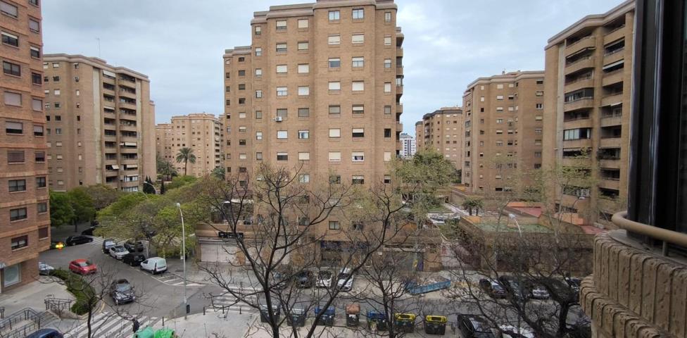 AMPLIO Y LUMINOSO PISO EN AVENIDA PRIMADO REIG, VALENCIA - ¡TU HOGAR IDEAL O INVERSIÓN SEGURA! photo 0