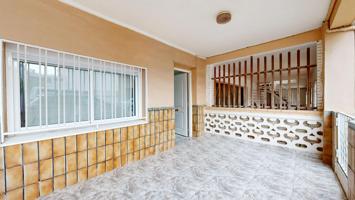 ¿Te encanta vivir cerca del mar? Esta puede ser la vivienda que estabas buscando. photo 0