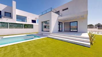 Exclusiva Villa de Diseño Contemporáneo Lista para Entrar a Vivir photo 0