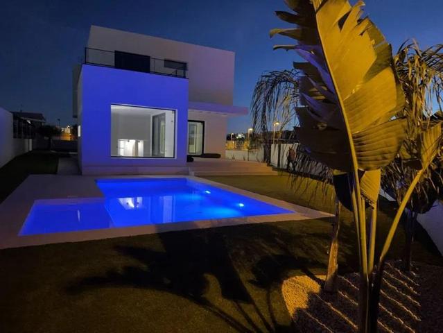 Exclusiva Villa de Diseño Contemporáneo Lista para Entrar a Vivir photo 0