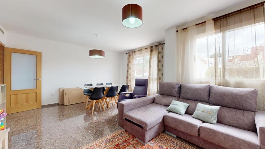 ¡VIVIENDA AMPLIA Y LUMINOSA EN UNA DE LAS MEJORES ZONAS DE MONTROY! photo 0