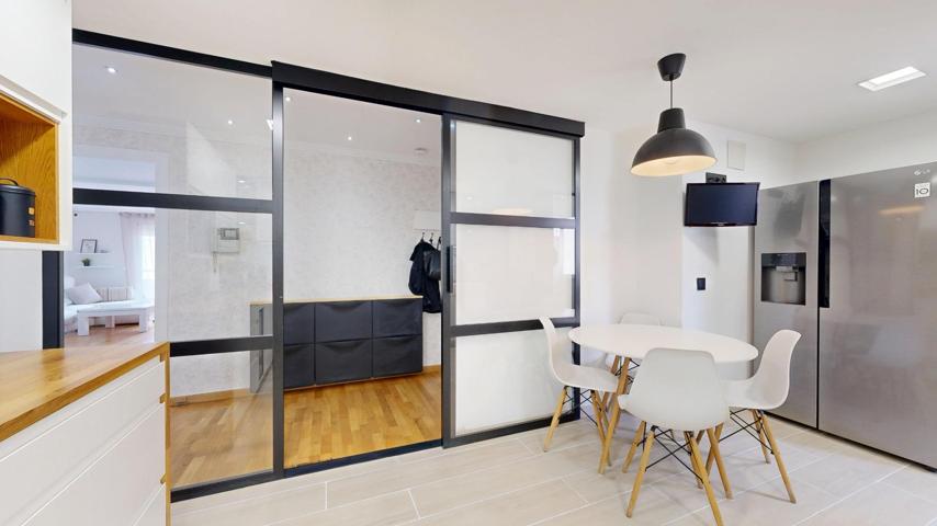 Impresionante vivienda de VPO en zona muy demandada de Torrent photo 0