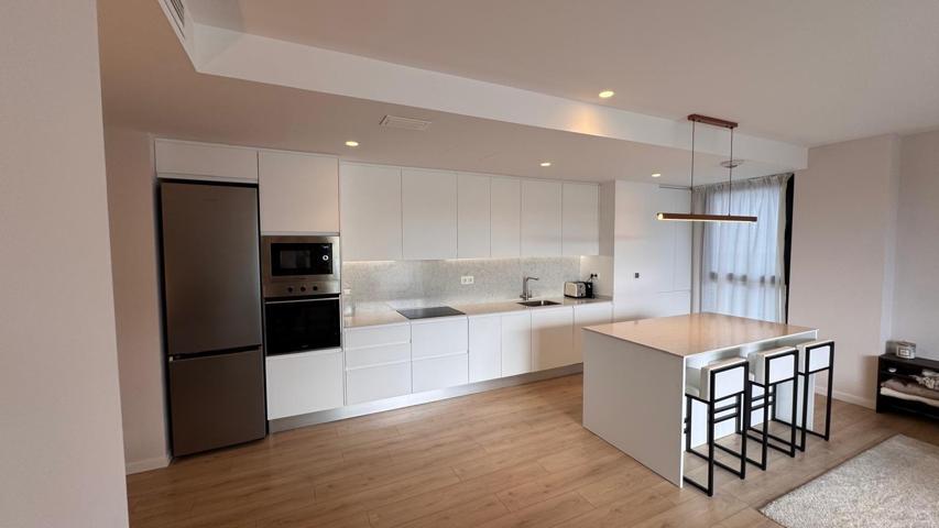 ✨ Exclusivo apartamento moderno con terraza y garaje en zona residencial bien conectada photo 0