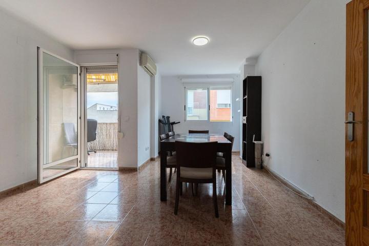 Piso de tres dormitorios con garaje photo 0