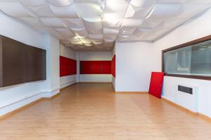 Local Comercial Acondicionado como Estudio de Grabación en Tavernes Blanques – 209 m2 Reformados photo 0