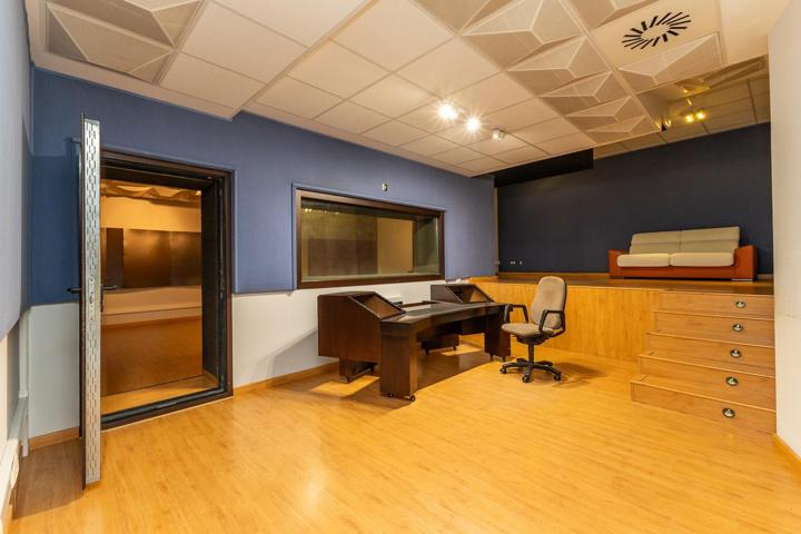 Local Comercial Acondicionado como Estudio de Grabación en Tavernes Blanques – 209 m² Reformados photo 0