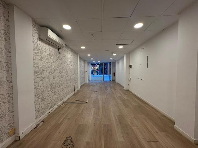 ¡No pierdas la oportunidd de tener un Local Comercial en Alquiler en Calle Mayor de Paterna! photo 0