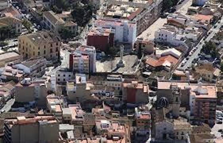 ¡Local Comercial en Alquiler en Calle Mayor de Paterna! photo 0