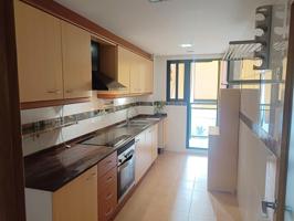 ¡Oportunidad! Dúplex de 2 plantas con garaje amplio y trastero exclusivo –zona El Moli, Torrent photo 0