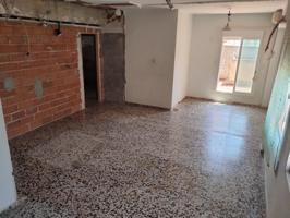 PISO EN VENTA EN LA POBLA DE VALLBONA photo 0