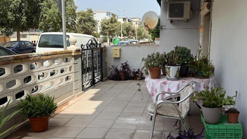 APARTAMENTO CON TERRAZA DE 70 M2 A SOLO 50 MTS DE LA PLAYA photo 0