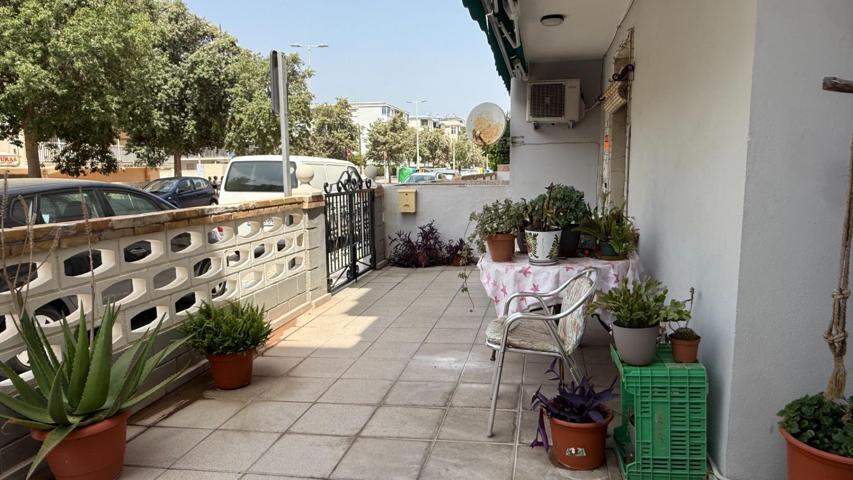 APARTAMENTO CON TERRAZA DE 70 M2 A SOLO 50 MTS DE LA PLAYA photo 0