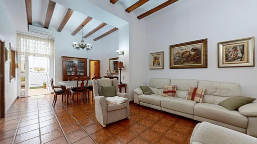Excelente vivienda unifamiliar de amplias superficies en el centro de Massanassa. photo 0