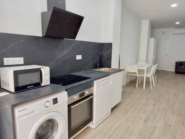 Ideal inversores: bajo reformado con 3 suites + despacho ya alquilado en Burjassot. photo 0