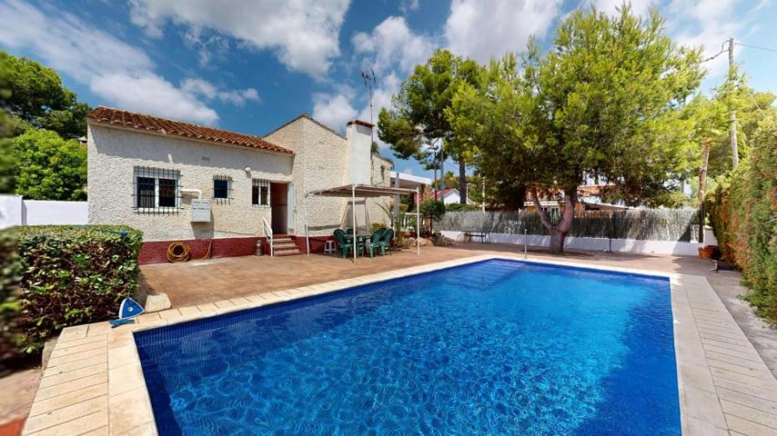 CHALET INDEPENDIENTE A LA VENTA EN LA ELIANA photo 0