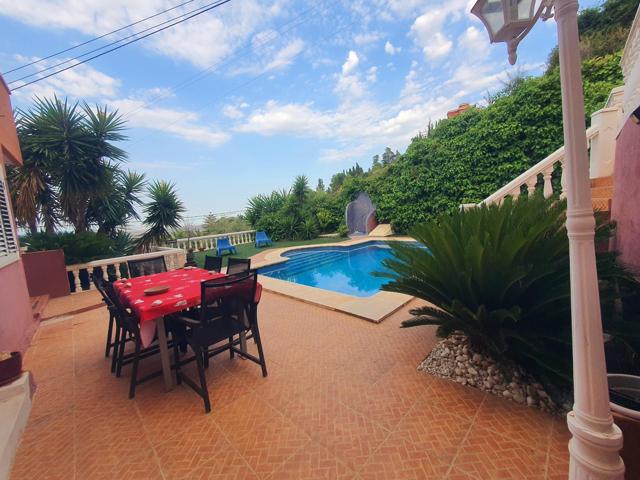 VENTA PRECIOSO PAREADO CON PISCINA EN CALICANTO photo 0