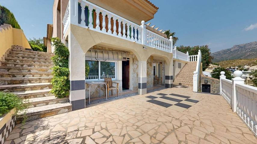 Exclusivo Chalet en La Nucia photo 0