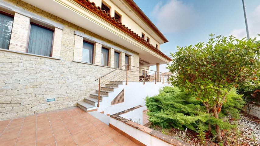 🏡 ¡Chalet único en El Palomar! Espacioso, luminoso y multipropósito photo 0