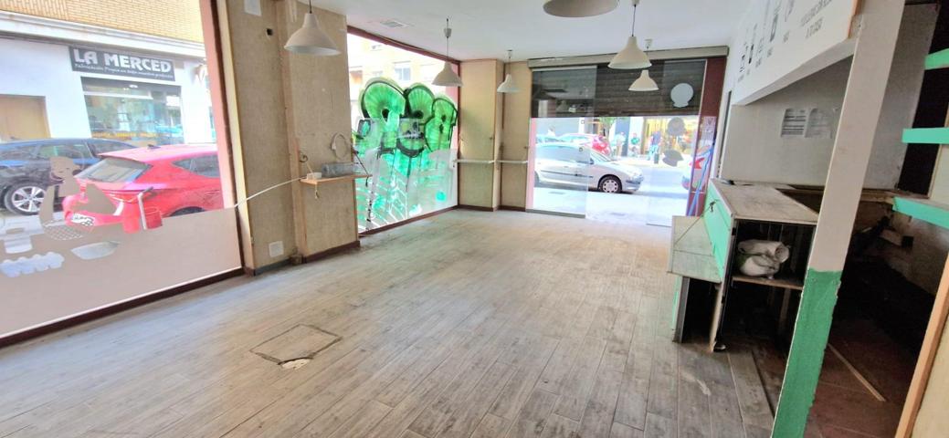 Amplio local en Av. Maestrat photo 0