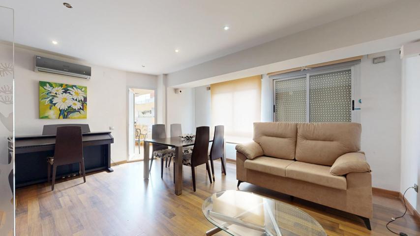 Piso reformado de 3 dormitorios y dos baños photo 0