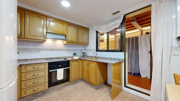 AMPLIA VIVIENDA LISTA PARA ENTRAR A VIVIR EN UNA DE LAS MEJORES ZONAS DE TORRENT photo 0