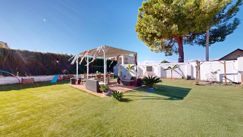 Bonito Chalet en Urb. Montur, Turis photo 0