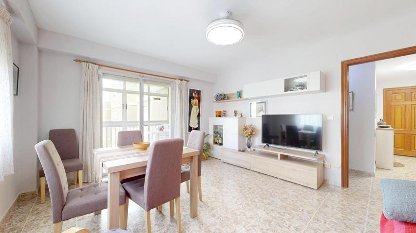 Vivienda en primera línea con terraza acristalada y vistas espectaculares al mar photo 0