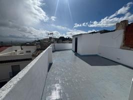 CASA REFORMADA CON TERRAZA Y MUY CÉNTRICA photo 0