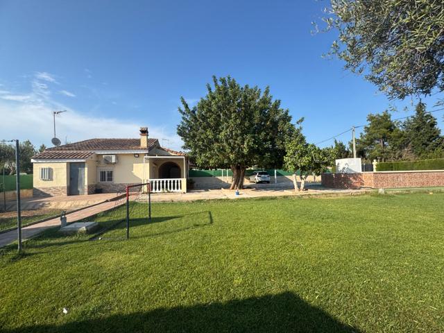 CHALET EN PERFECTO ESTADO DE CONSERVACION CON PISCINA PARA ENTRAR A VIVIR photo 0