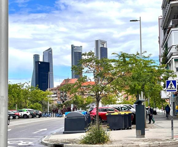 Piso En venta en Valdeacederas, Madrid photo 0