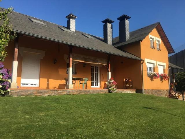 HERMOSA CASA EN VENTA EN TORAL DE LOS VADOS! photo 0