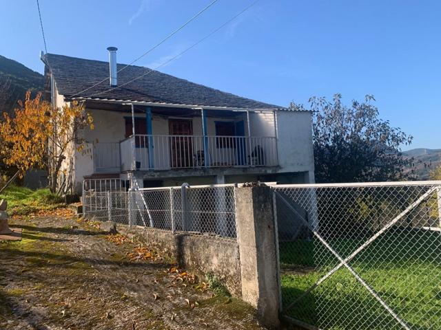 VENTA DE CASA CON TERRENO EN ZONA LA BAROSA photo 0