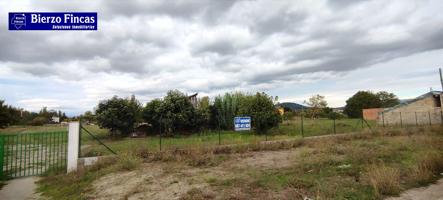 OPORTUNIDAD DE SOLAR EDIFICABLE DE MÁS DE 3200 M2 EN EL CENTRO DEL BIERZO photo 0