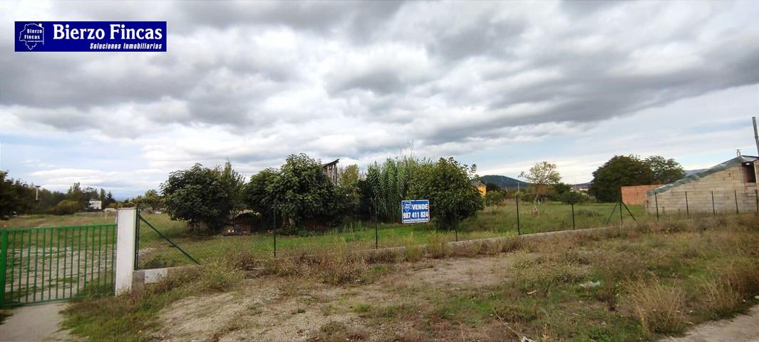 OPORTUNIDAD DE SOLAR EDIFICABLE DE 18.000 M2 EN EL CENTRO DEL BIERZO photo 0
