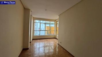 PISO DE 4 HABITACIONES EN ZONA CORREOS DE PONFERRADA! photo 0